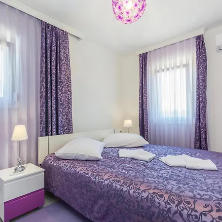 Vakantiehuis Four-bedroom In Perci Perkovici