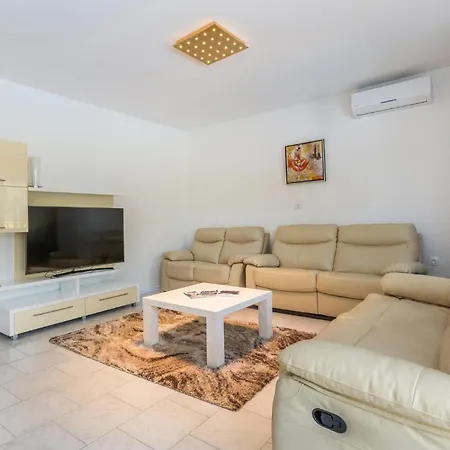 Four-bedroom In Perci * Perkovici