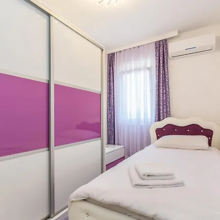 Vakantiehuis Four-bedroom In Perci