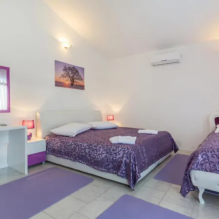 4 Bedroom In Perci *