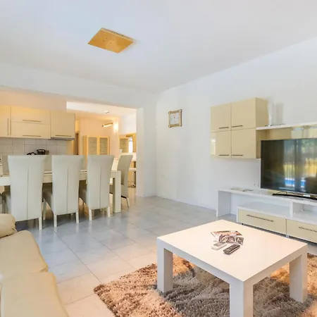 4 Bedroom In Perci * Perkovici