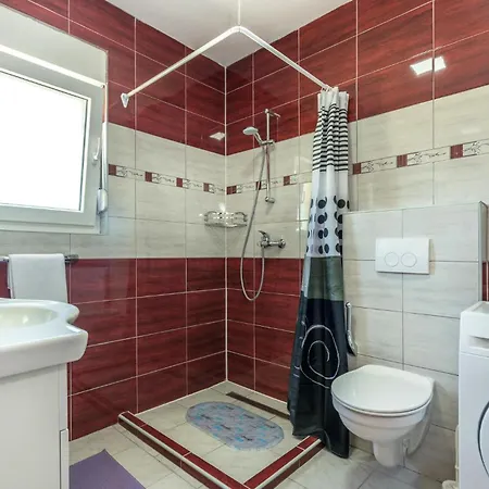 Vakantiehuis Four-bedroom In Perci