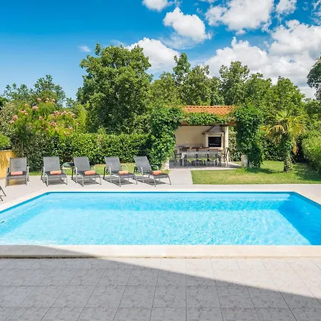 4 Bedroom In Perci *