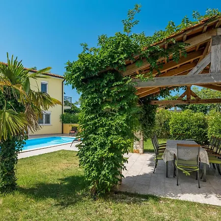Holiday home 4 Bedroom In Perci *