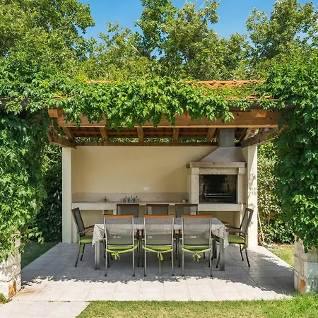 Four-bedroom In Perci *