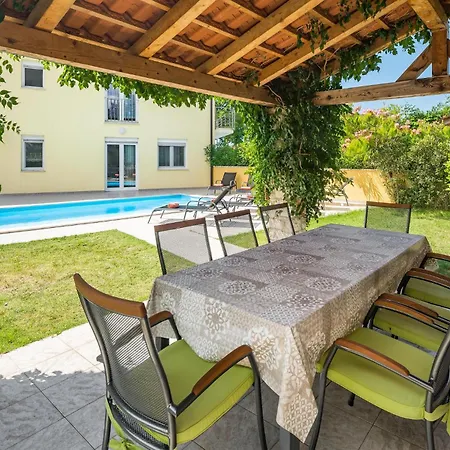 Holiday home 4 Bedroom In Perci