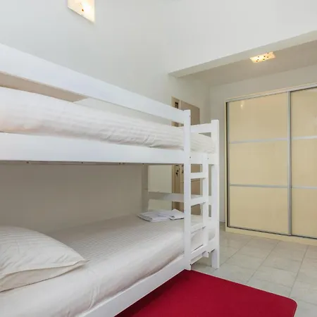 Vakantiehuis Four-bedroom In Perci *