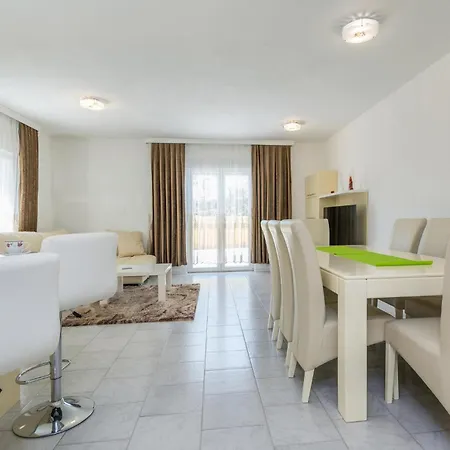Four-bedroom In Perci Perkovici