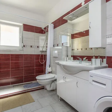 Vakantiehuis Four-bedroom In Perci Perkovici