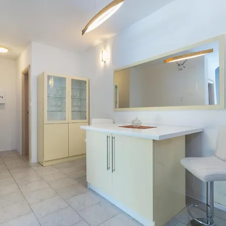 Four-bedroom In Perci Vakantiehuis