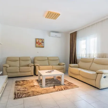 Four-bedroom In Perci *