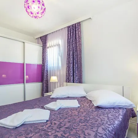 Four-bedroom In Perci Vakantiehuis *
