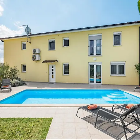 4 Bedroom In Perci *