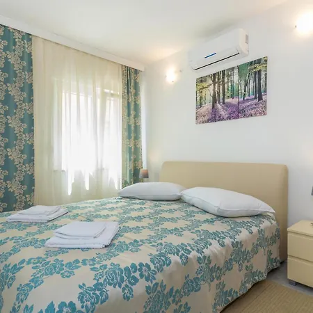 Vakantiehuis Four-bedroom In Perci