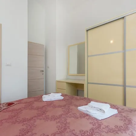 Four-bedroom In Perci Vakantiehuis