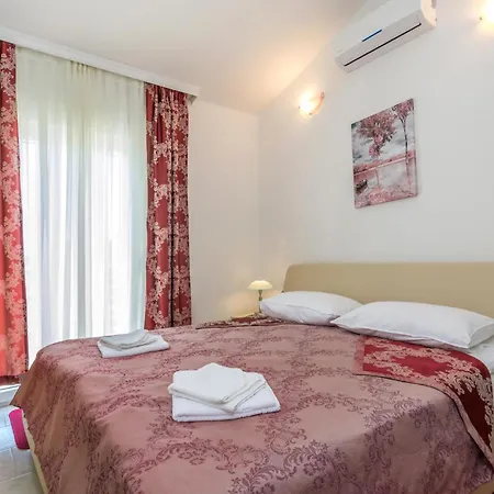 4 Bedroom In Perci Holiday home