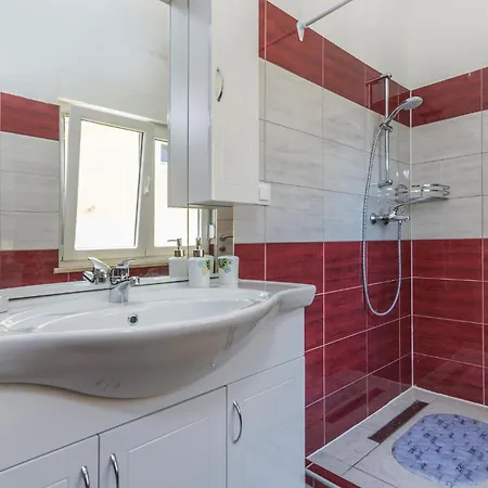 4 Bedroom In Perci Holiday home *