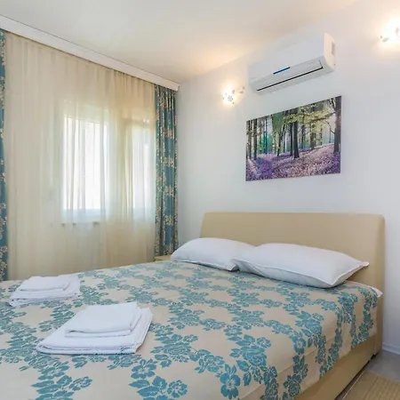4 Bedroom In Perci *